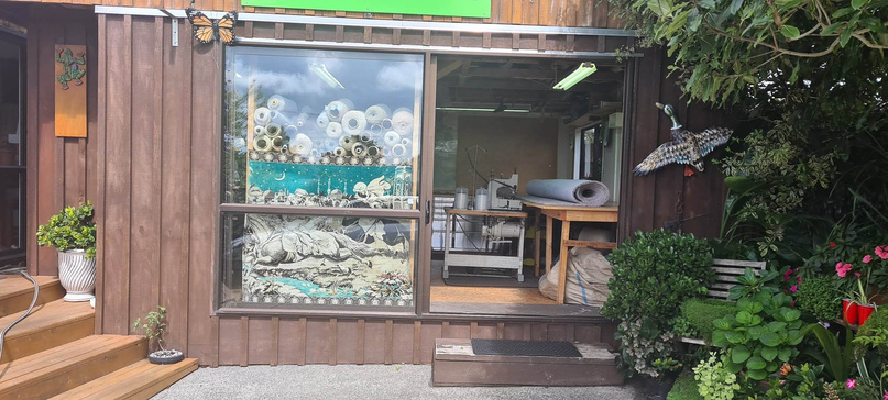 Carpet overlocking workshop.